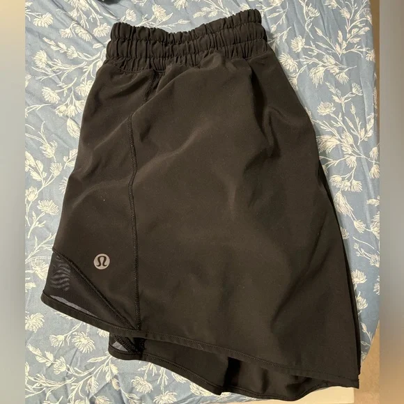 Black hotty hot lululemon shorts - Picture 1 of 3